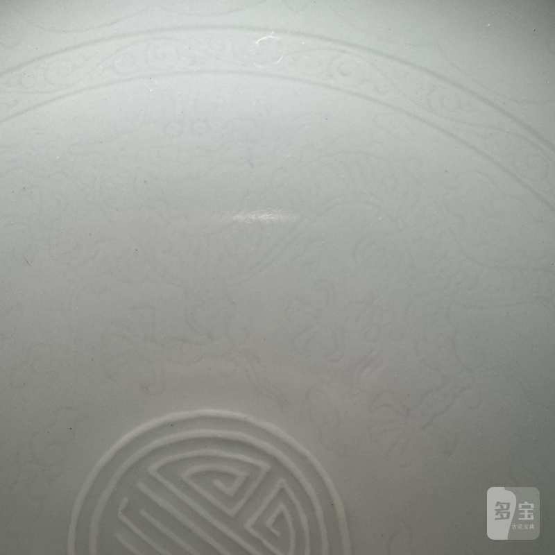 清康熙 白釉暗刻龙纹矾红蝠纹盘一对 - 图10